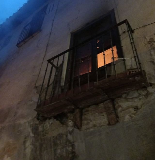 Incendio en vivienda ocupada en Toledo capital deja un afectado y obliga al precinto del inmueble