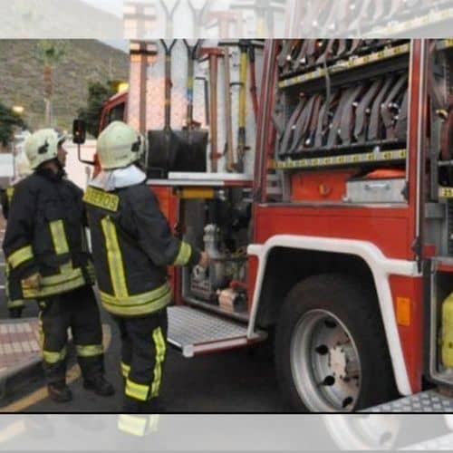 Supermercado en llamas en Santa Cruz de Tenerife: bomberos actúan