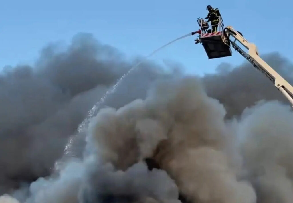 Incendio en nave de trasteros en Villaverde: evolución, daños y actuación de emergencias. Evolución del incendio