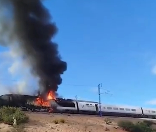 Cientos de viajeros atrapados en Atocha por un tren en llamas en la línea a Barcelona. Un incendio en un convoy de alta velocidad